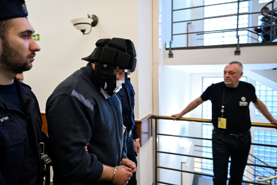 Doprowadzenia Piotra K. (C) na posiedzenie aresztowe Sądu Rejonowego w Słupsku /Piotr Kowala /PAP