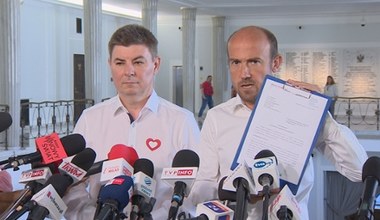 Doprowadzenie Kingi Gajewskiej do radiowozu. Jest decyzja polityków KO