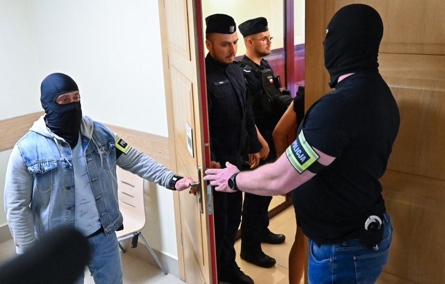 Doprowadzenie oskarżonego Sebastiana M. na posiedzenie aresztowe do Sądu Rejonowego w Piotrkowie Trybunalskim (zdjęcie z 27 maja 2025 r.) /Piotr Polak /PAP