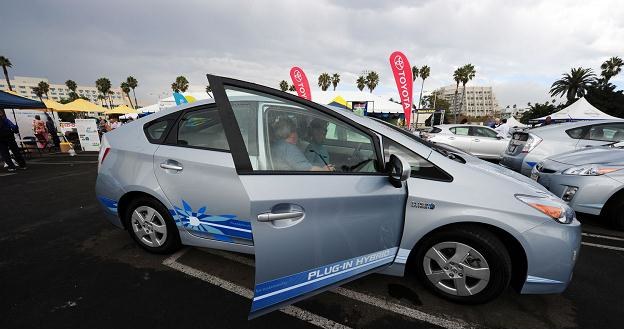 Dopuszczono do ruchu pierwsze autonomiczne toyoty prius /AFP