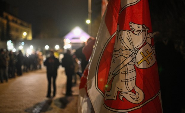 Doradca Cichanouskiej: Większość uwolnionych więźniów politycznych dotarło do Polski