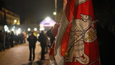 Doradca Cichanouskiej: Większość uwolnionych więźniów politycznych dotarło do Polski