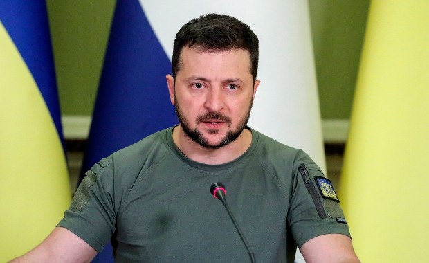 Doradca Zełenskiego rozesłał listy do banków. Chodzi o rosyjską ropę