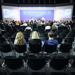 Doradca Zełenskiego: W Davos mówi się o powrocie do interesów z Rosją