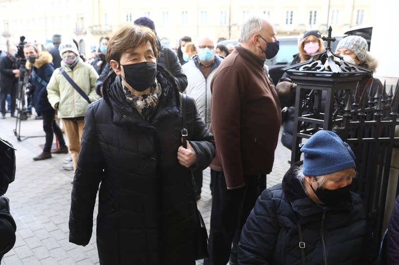 Doradczyni prezydenta RP Zofia Romaszewska przed Kościołem Środowisk Twórczych przy pl. Teatralnym w Warszawie podczas uroczystości pogrzebowych Jana Lityńskiego /PAP