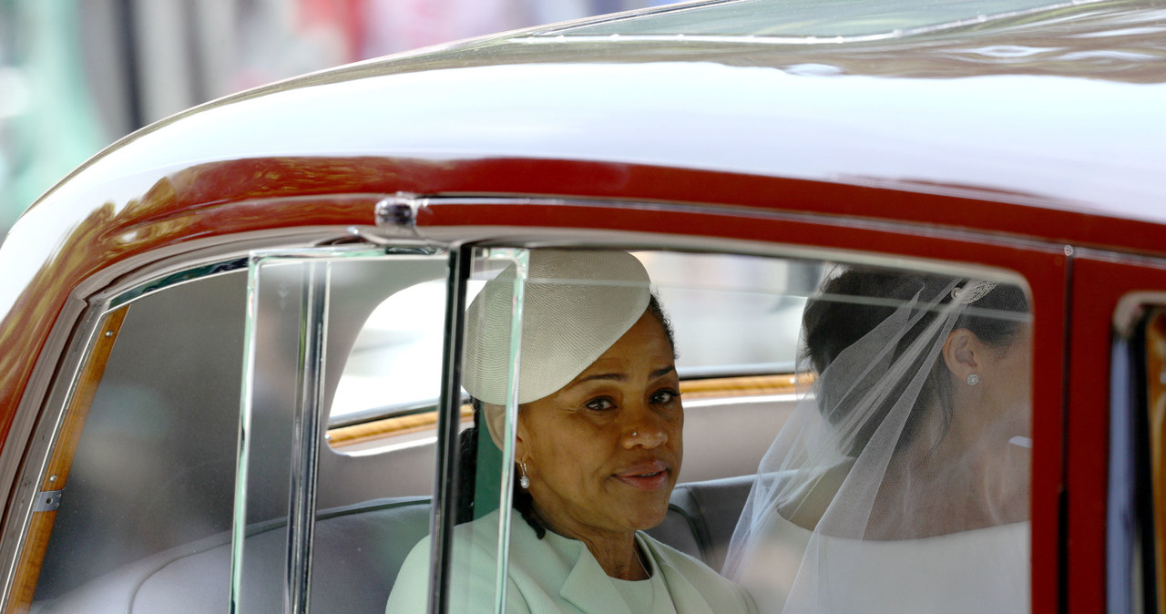 Doria Ragland z Meghan Markle w drodze do kościoła /WPA Pool /Getty Images