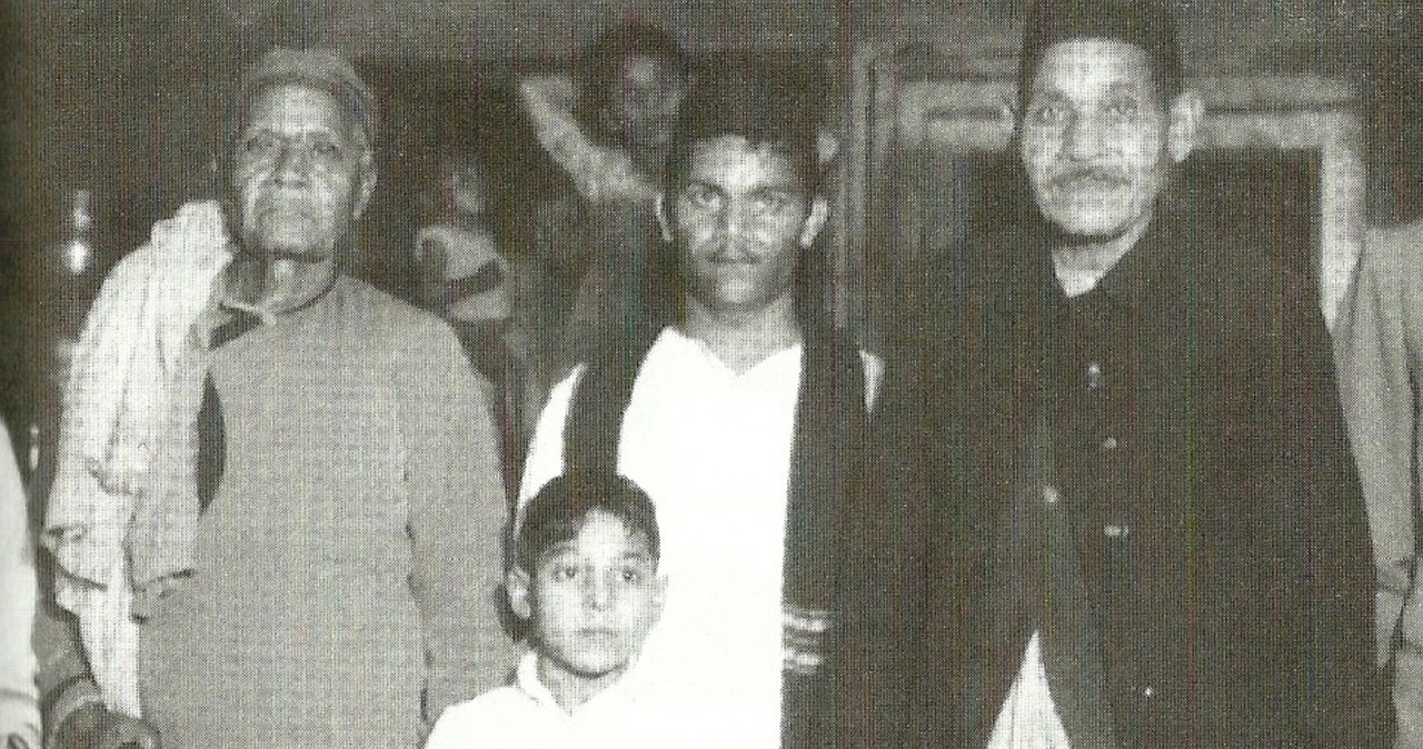 Dorośli na zdjęciu od lewej: "Jeth", starszy brat Kedara Natha, Naunita Lal orz Kedar Nath / / zdjęcie: Archiwum Fundacji Nautilus /archiwum prywatne