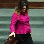 Dorota Arciszewska-Mielewczyk w różowym żakiecie na posiedzeniu Sejmu. Ładnie?
