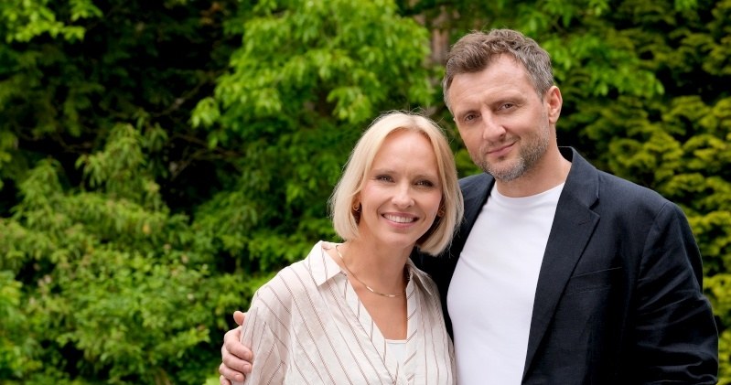Dorota (Iwona Rejzner) i Bartek (Arkadiusz Smoleński) zostaną oficjalnie zakwalifikowani na szkolenie dla rodzin zastępczych /Źródło: AIM