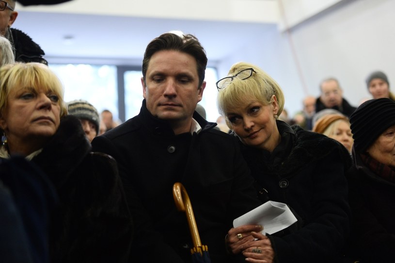 Dorota Stalińska (L) i Adriana Biedrzyńska (P) na pogrzebie Krystyny Sienkiewicz /VIPHOTO /East News