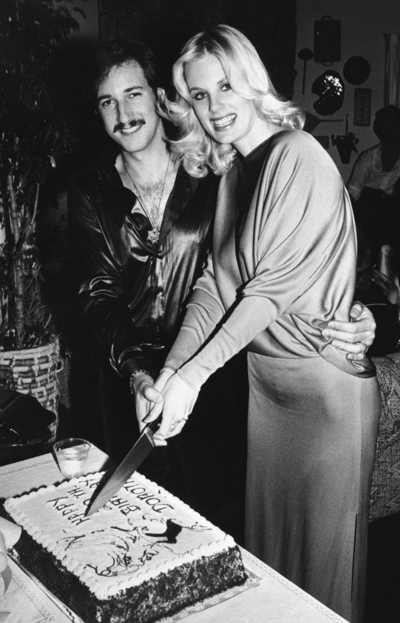 Dorothy Stratten i Paul Sneider podczas świętowania 20. urodzin aktorki /Getty Images