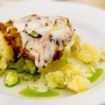 Dorsz w cieście na piątkowy obiad. Czosnkowy sos pobija jego smak