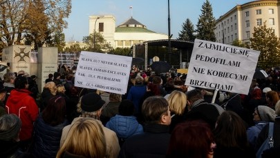 "Dość pogardy", czyli kolejny "Czarny Poniedziałek". W rocznicę strajku kobiet na Islandii