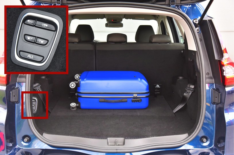 Doskonały pomysł: składaniem oparć foteli można sterować także za pomocą panelu umieszczonego w bagażniku. /Motor
