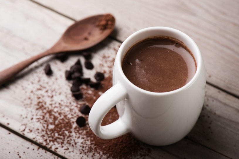 Doskonałym wyborem dla zdrowia będzie naturalne gorzkie kakao do picia /123RF/PICSEL