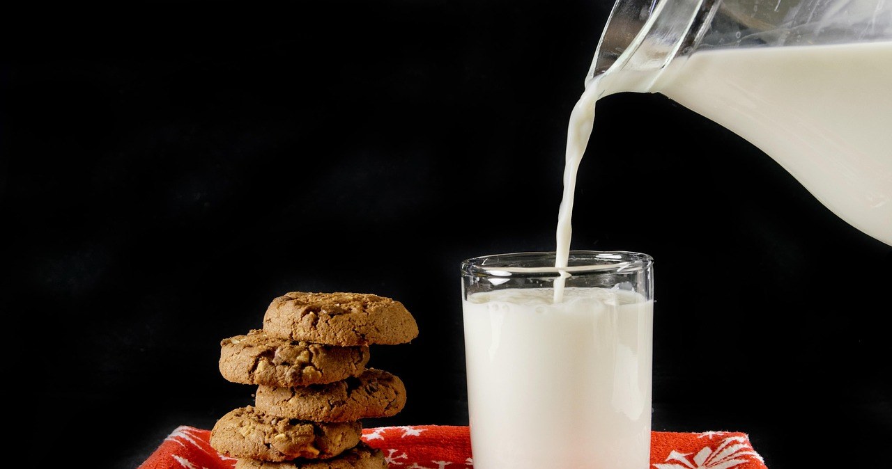 Дослідження свідчать, що регулярне споживання молочних продуктів після 60 років сприяє кращій щільності кісток і знижує ризик переломів /pixabay.com