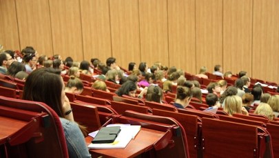 Dostają ponad 6 tys. zł miesięcznie za studiowanie. I tak bez końca