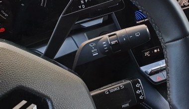 Dostał 1000 zł mandatu za włączenie wycieraczek w deszczu. Jak to możliwe?