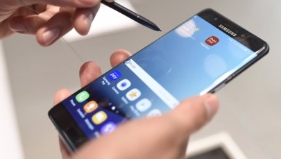 Dostał zastępczy smartfon od Samsunga. Z powodu aparatu ewakuowano pasażerów samolotu