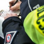 Dostałeś mandat za podziękowanie kierowcy światłami? Pretensje miej do siebie