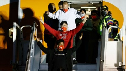 Dostali po 1000 dolarów i dobrowolnie wrócili do swoich krajów