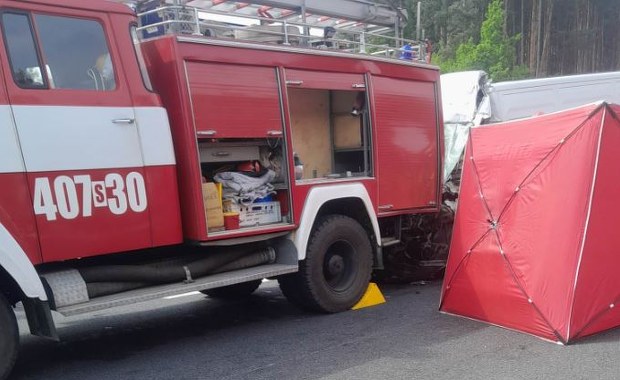 Dostawczak wbił się w wóz strażacki na S1. Dwie osoby nie żyją