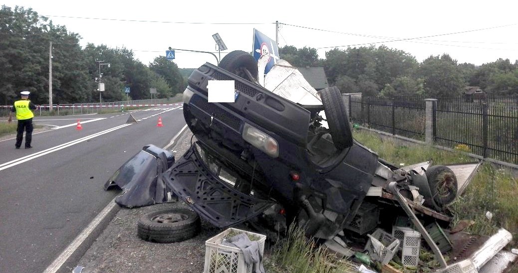 Dostawczy Ford dachował /Policja