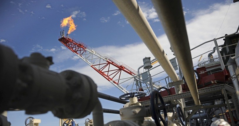 Dostawy rosyjskiej ropy przez rurociąg "Przyjaźń" mają wzrosnąć w czerwcu o 16 proc., w porównaniu do maja - informuje Reuters. Na liście kupujących znajduje się polski koncern paliwowy Orlen. /AFP