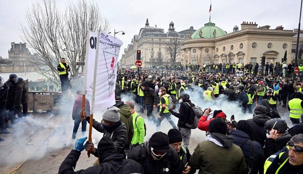 Doszło do kolejnych ulicznych starć podczas demonstracji „żółtych kamizelek” w Paryżu /	AA/ABACA /PAP/Abaca