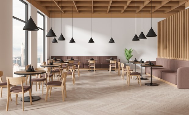 Dotacje wstrzymane, firmy rezygnują. Branża HoReCa w niepewności