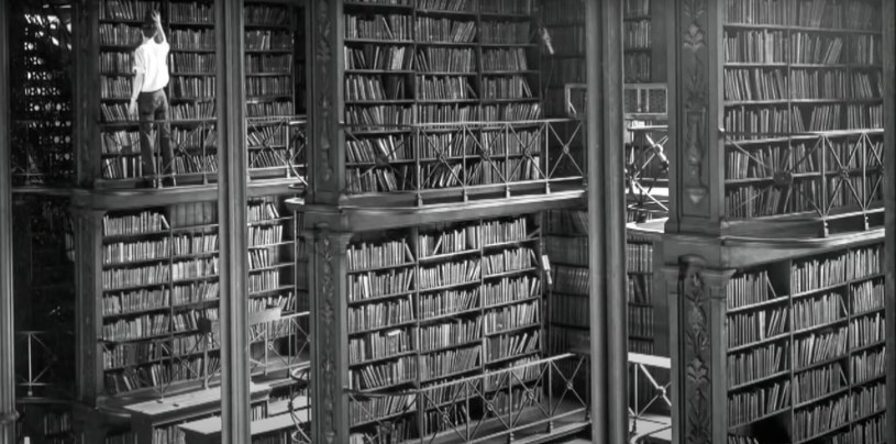 Dotarcie do konkretnej pojedynczej książki wiązało się czasem z nie lada wyzwaniem /Zrzut ekranu/Remembering the Old Main Library of Cincinnati/Cincinnati & Hamilton County Public Library /YouTube