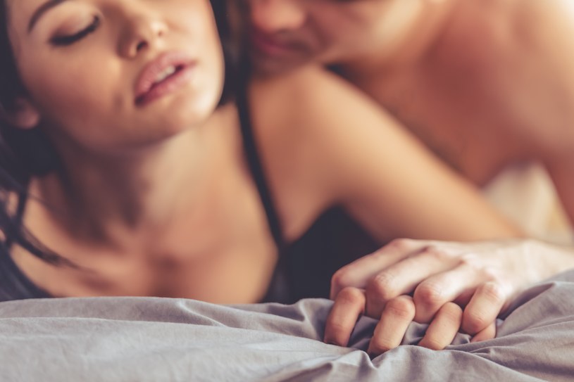 Dotychczasowe doświadczenia seksualne mogą determinować rodzaj orgazmu /123RF/PICSEL