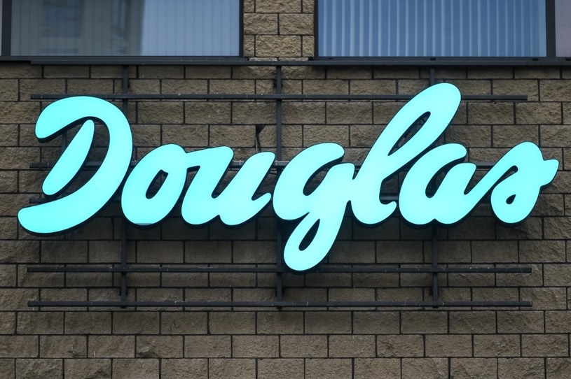 Douglas zamknie 500 sklepów w Europie. W Polsce ma ich ok. 140... /KAROL SEREWIS /Getty Images