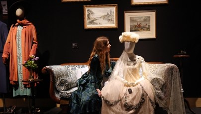 Downton Abbey "na sprzedaż". Aukcja kostiumów i pamiątek z serialu 