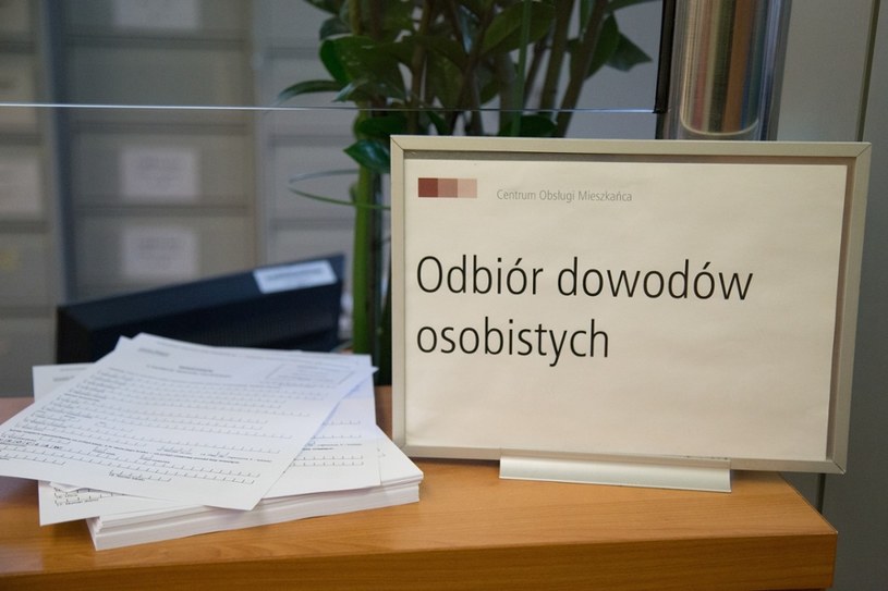Dowód osobisty otrzymamy maksymalnie po 30 dniach od złożenia wniosku /Krzysztof Kaniewski /Reporter