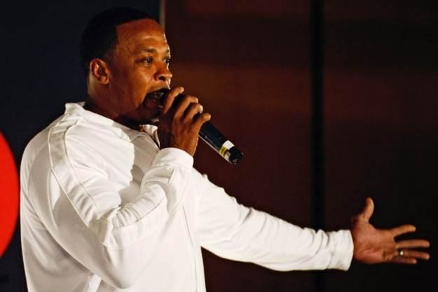 Dr. Dre - po serii słuchawek, przyszła pora na smartfony /AFP