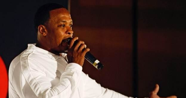 Dr. Dre - po serii słuchawek, przyszła pora na smartfony /AFP