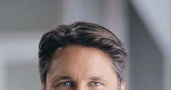 dr Nathan Riggs (Martin Henderson) /materiały prasowe