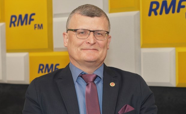 Dr Paweł Grzesiowski o zamknięciu szkół: To tam odbywa się transmisja wirusa 