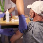 Dr Sutkowski o szczepieniach: Zaczyna się okres pójścia pod górkę