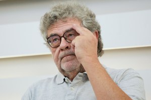 Dr Zbigniew Hałat: Były wiceminister, antyszczepionkowiec i... "dziewicolog"