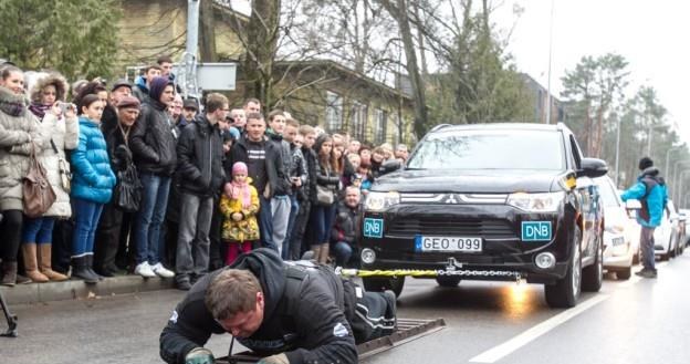 Drabinki podczas oficjalnej próby używać nie wolno /Informacja prasowa