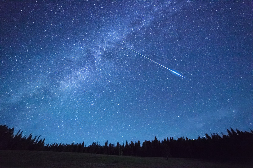 Drakonidy to październikowy rój meteorów, który można obserwować z Polski. /123RF/PICSEL /123RF/PICSEL