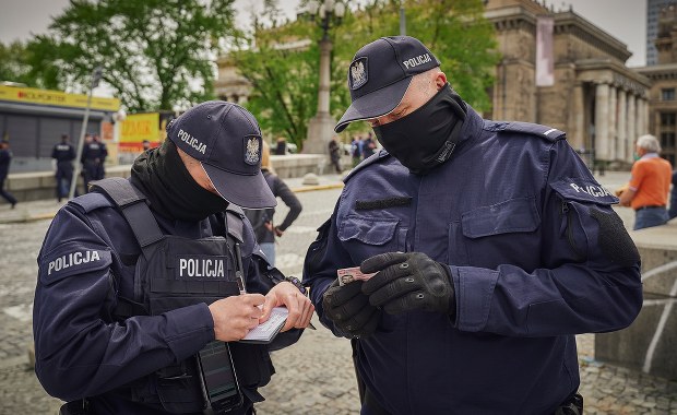 Drakońskie kary za łamanie obostrzeń. Poznaliśmy projekt PiS