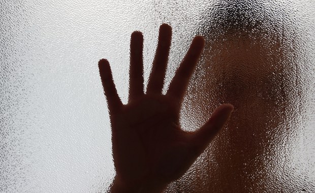 Dramat 17-latki. Została uwięziona i zgwałcona