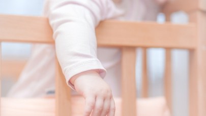 Dramat malutkiej dziewczynki. Siniaki na jej twarzy zdradziły okrutną prawdę