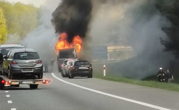 Dramat na A4. Autokar z nastolatkami stanął w płomieniach