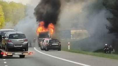 Dramat na A4. Autokar z nastolatkami stanął w płomieniach