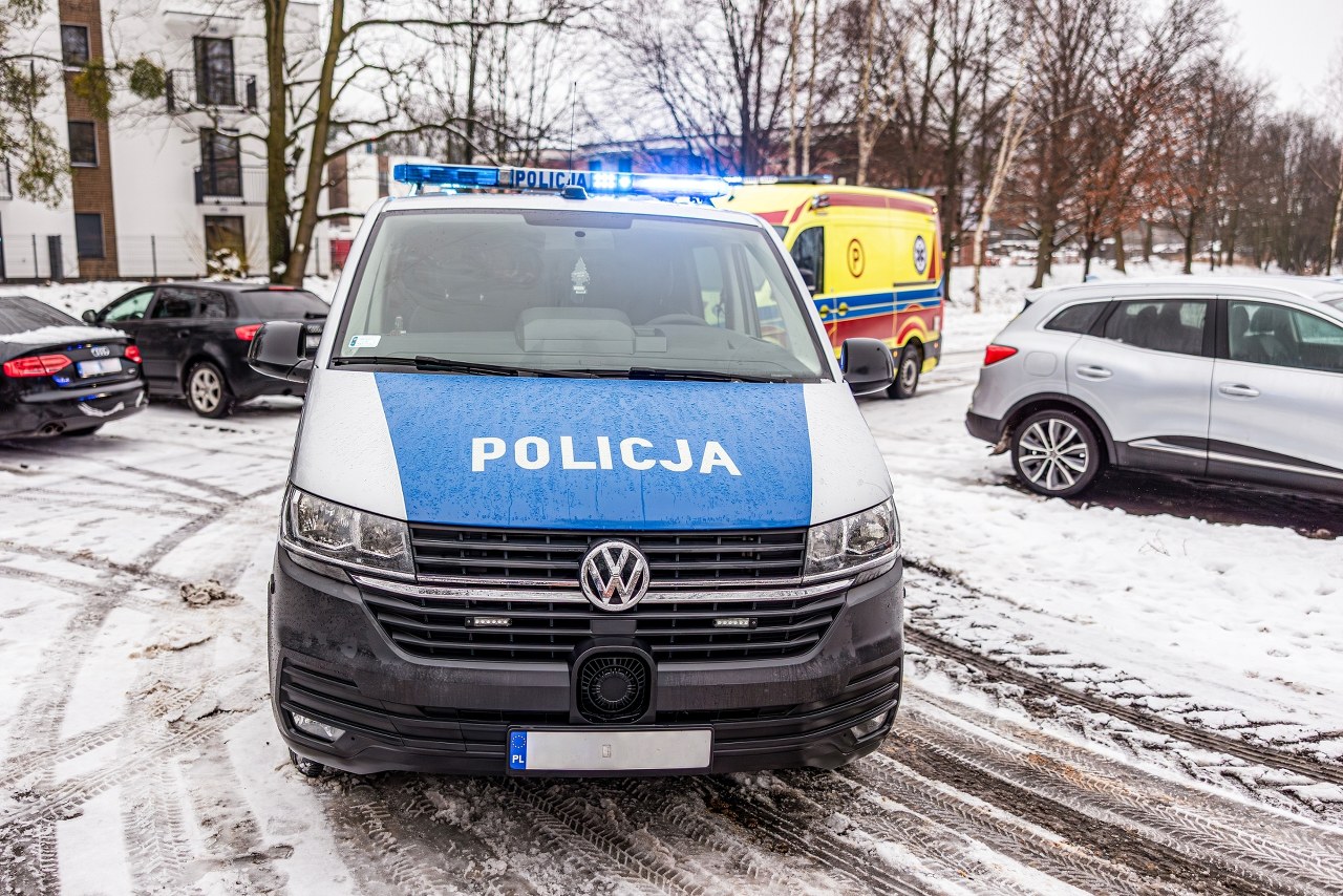 Dramat na Dolnym Śląsku. 5-latka wypadła z piątego piętra 