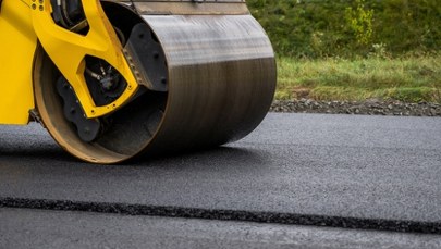 Dramat na drodze. Zginął przygnieciony przez walec